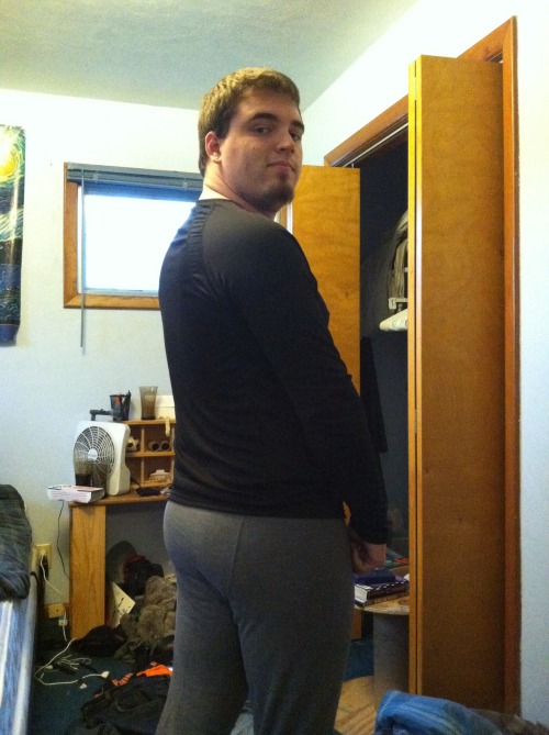 rbookbakes:  imhereforthemen:  I’m preparing myself for minter : ) Minter? (rbookbakes)  Winter : P 