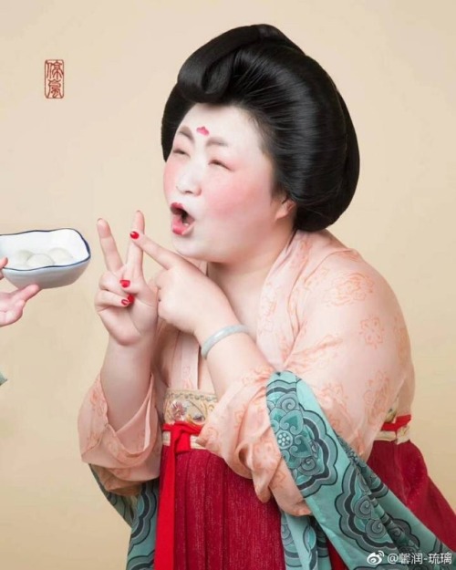 dressesofchina: A Tang Dynasty woman loves her Tangyuan Happy Lantern Festival!