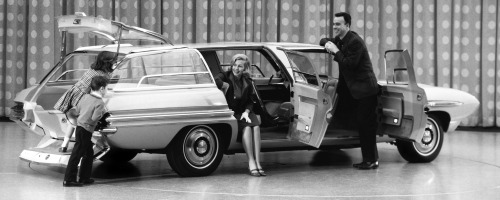 carsthatnevermadeitetc:  Ford Aurora, 1964. The first of two Aurora station wagon