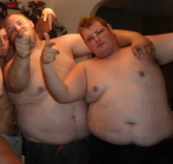 fatboyloverforever:  mm the one in the middle