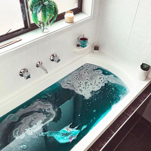 lushcosmetics:Climb into minty-fresh waters! Intergalactic is truly an out-of-this-world soak. ⭐️✨ /