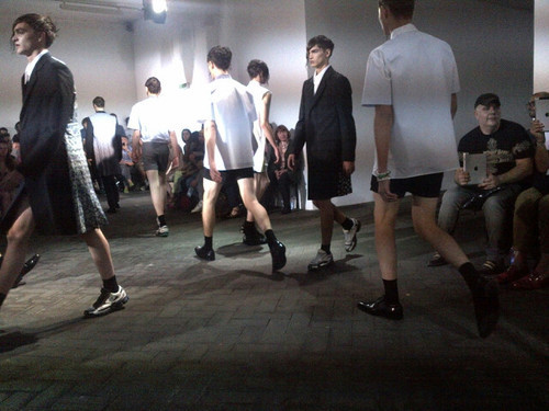 prince-floss:  pretty + pale blog ☹