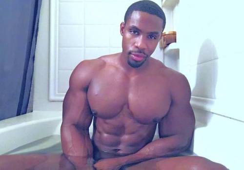 xander2001: DeAngelo Jackson (@mdb25) Damn, I wanna jump in that barh right now!