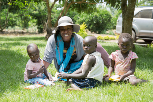 sophiaslittleblog:  celebritiesofcolor:  Uzo Aduba in Uganda    I love her so much! 