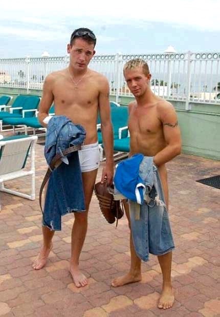 broswithoutclothes:  Where the girls at bro