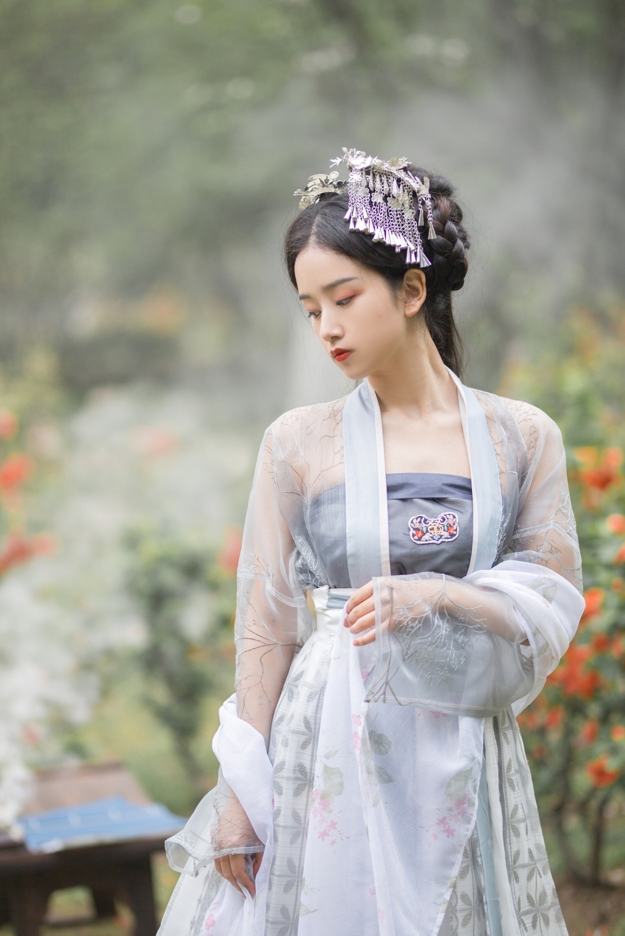 ziseviolet: “江南烟雨雾青色。”   Traditional Chinese Hanfu photography