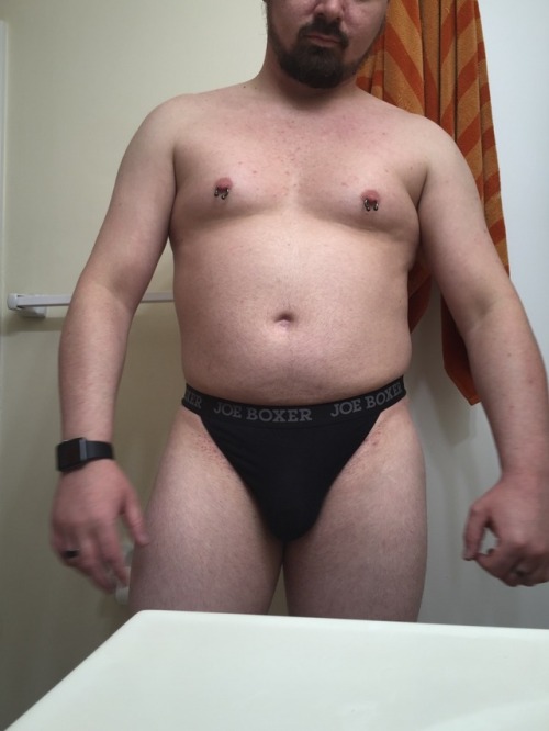 hotlatinbear:  cubvader:  Out of my monkey suit and into he shower!  Some fart on me please