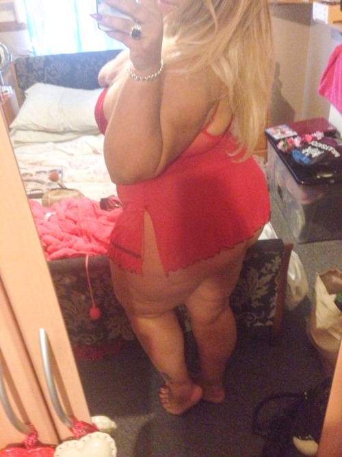 killerkurves: bustyshanice:  Lady In Red about to login on cam follow the link refer.adultwor