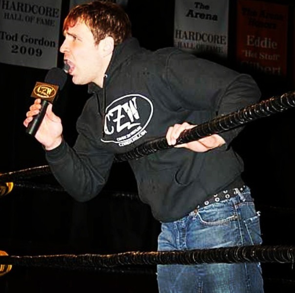 littlefuzzysheep:  queenbitchambrose:  I kinda have a thing for boys in hoodies…