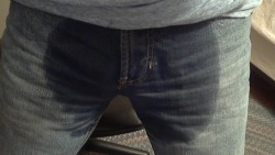 shortspiss:  peedjeans:  Made a nice big piss-stain!  It smelled good too!  . 