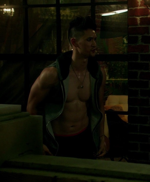 hotashellcelebmen:  More here :https://auscaps.me/2017/01/24/harry-shum-jr-shirtless-in-shadowhunters-2-01-this-guilty-blood/