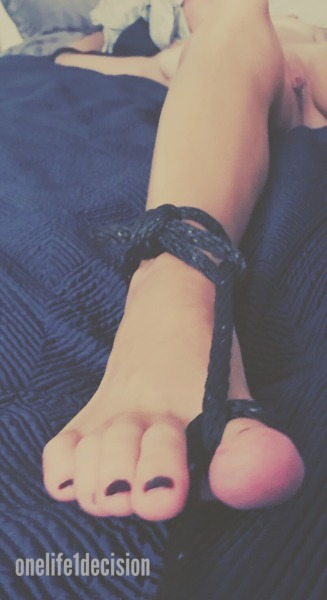 onelifemcfreely:All you guys into feet here&rsquo;s a little bonus picture.🦝❤️🐞