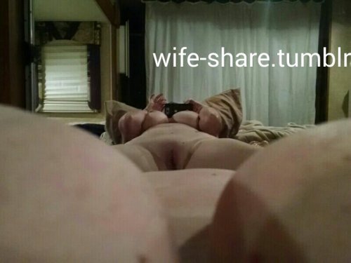 wife-share:  Aren’t mirrors the best ;)