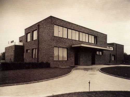 germanpostwarmodern:House Lange (1927-30) in Krefeld, Germany, by Mies van der Rohe