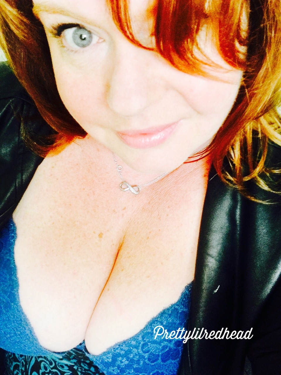 prettylilredhead:  At work selfie’s…. little pretty bra flash… Hump day eve