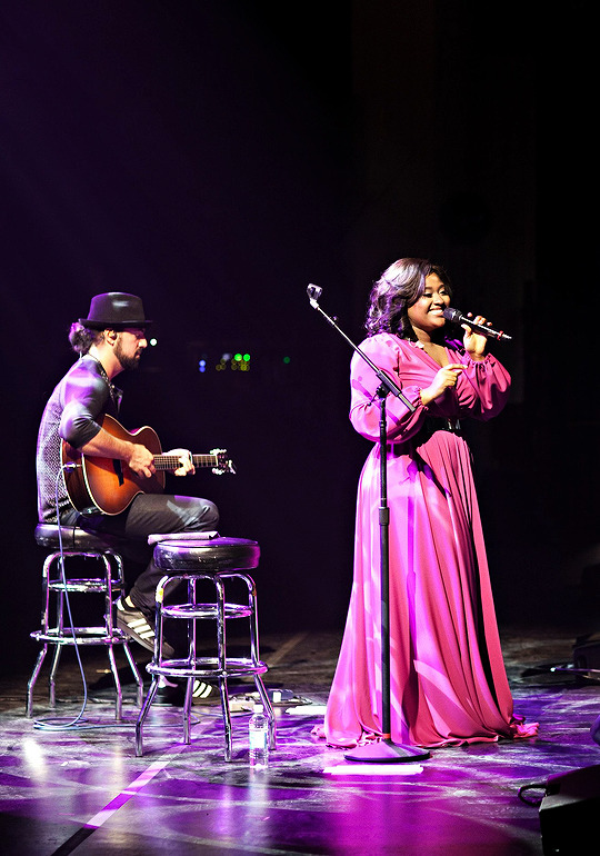 sullivan-jazmine:  On Tour with Sam Smith (via elle.com)