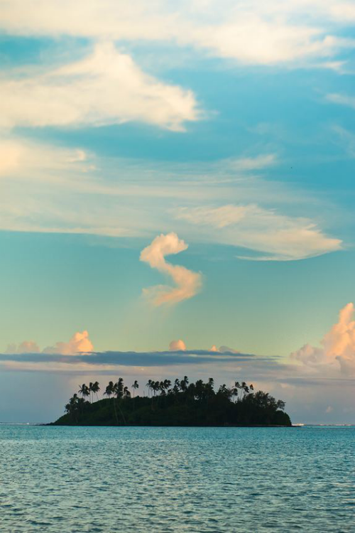 Porn photo ilaurens:  Perfect Sky Perfect Cloud | by daniel-wright.