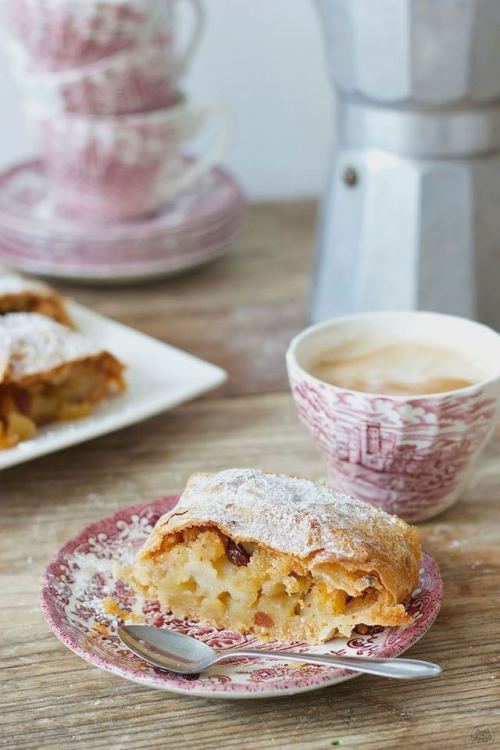 Viennese Apple Strudel (recipe In German)