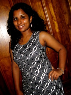 desigirlsclub:  sri lankan hot sexy girl
