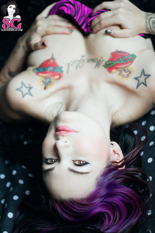 allsuicidegirls:  Fernanda [part 1/4] 