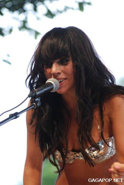 itsyounggaga: Lady Gaga and Lady Starlight performing the Lady Gaga & The Starlight Revue at the Lollapalooza Festival, in Chicago Part 2 August 4, 2007 Source: gagapictures.com 