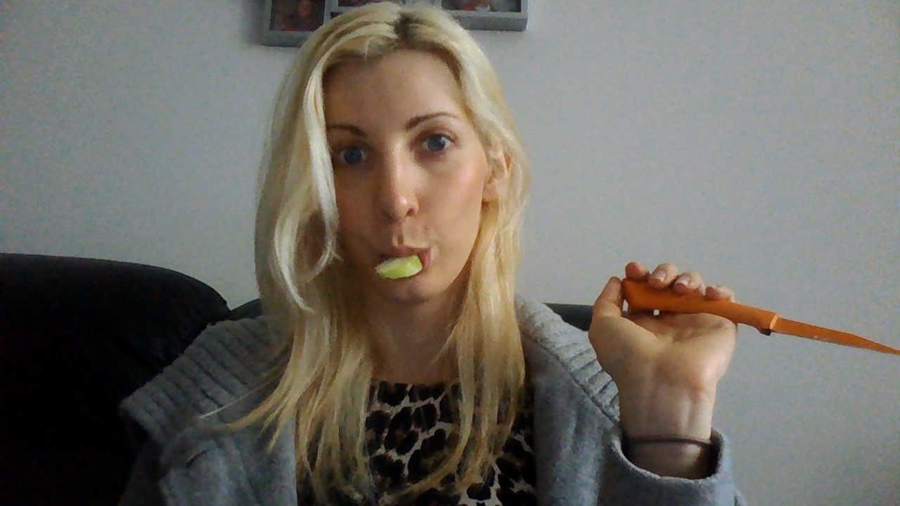 christinafutagirl:  02/05/2014 Soooo…taking my frustration out on an apple..poor