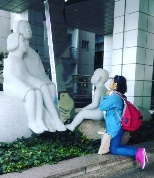 Mom, please forgive me.. I wont do that again.. I promise.. #statue #motheranddaughter #busan #haeun