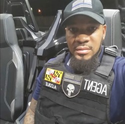 mrdamnhethick:  xemsays:  maryland state police agent, ARSENIO COLE.i suppose that everything that happens in the dark, eventually comes to light. “senio”, as he calls himself, has obviously been sliding in someone’s dm’s over the past few months