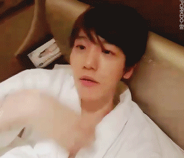 porkdo-bi:  BBH gifs 13/50: cute beansprout in his robe… 