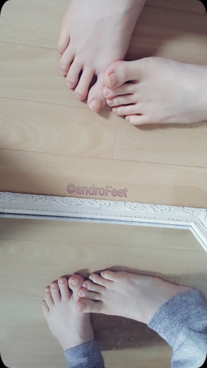 toesandstuff: Mirror, mirror… Perfection
