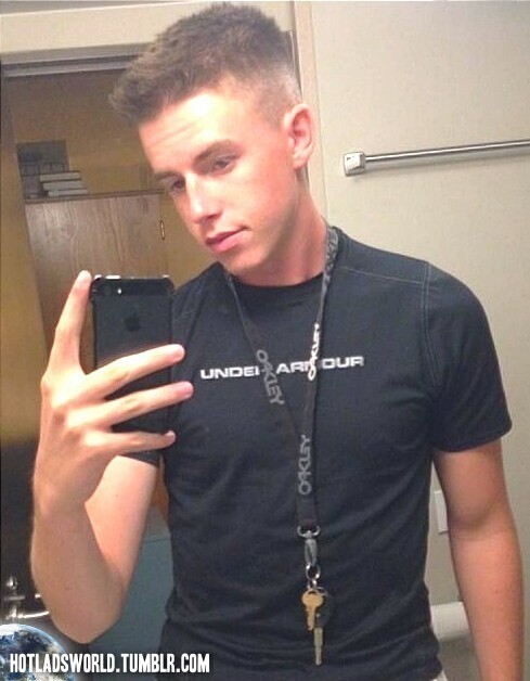 dreamfox1999:  Very cute dude with shaved crotch, excellent !  I’d buy that for a dollar