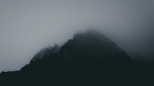 landscape-photo-graphy: Mysterious Monochromatic Photographs of Iceland by Jan Erik Waider