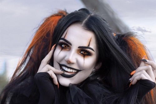 megazeo:  “Oh hiya, B-Man. Harley Quinn here! How do ya like my new uniform? Pretty hot, huh?”Cosplayer: Angelica Rose (Draculangelica).Character: Harley Quinn (Halloween Version), DC Comics.Source: Instagram.