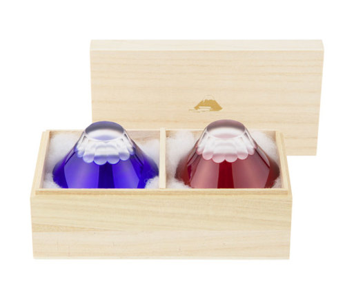 Matching Mt. Fuji sake shot glasses by Floyd, makers of Fujiwan rice bowls. Happy New Year! 