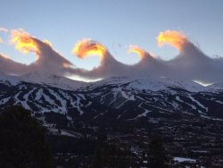 sixpenceee:  Kelvin Helmholtz Cloud formation in Breckenridge, Colorado