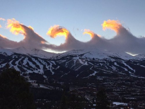 sixpenceee:Kelvin Helmholtz Cloud formation in Breckenridge, Colorado