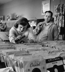 gameraboy:  Margaret High, 17, shopping for records in Carlsbad, New Mexico, June 1954. Photo by Nina Leen for Life.