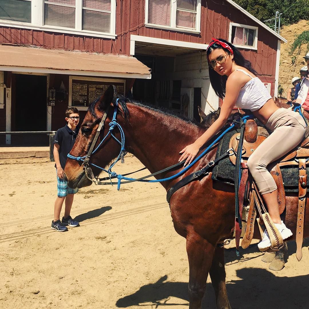 What chu looking at kid 😳 went horseback riding with the girls today 🐴🐴🐴🐴🐴