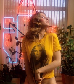 lostin70s:  Bebe Buell, La pin-up n°99 sur