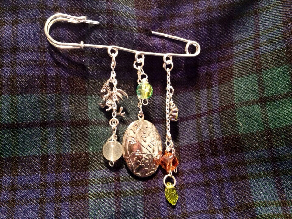 ringtorulethemall:  Hobbit’s story kilt pin rings