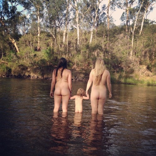 naturalswimmingspirit:River swims with beautiful @zannahhrmartin 