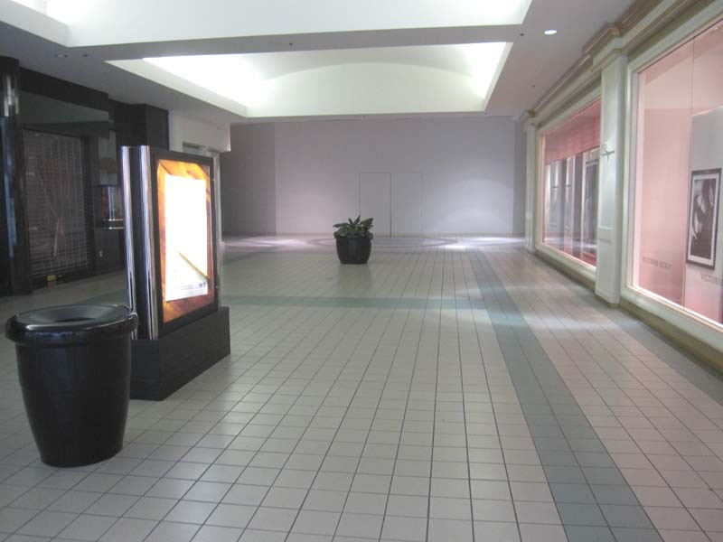 dead-malls:  Macon Mall. Macon, GA. opened 1975. over 70% vacant.