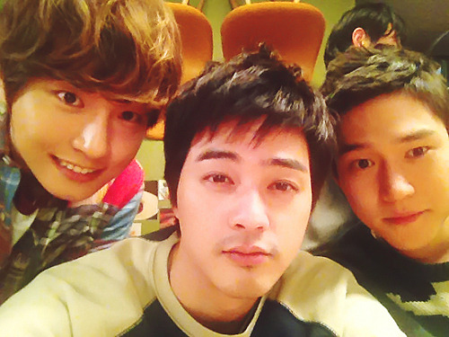 flowerboysnextdoor:        The cast of Flower Boy Next Door behing the scene. 
