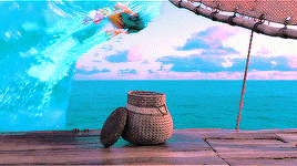 miss-swan:See the line where the sky meets the sea it calls meAnd no one knows, how far it goesMoana