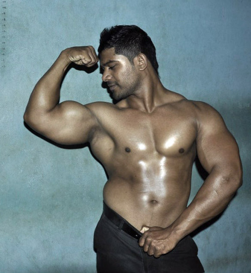 indianbears:  HOT INDIAN MUSCLE BEAR. If you like INDIAN BEARS AND DADDIES, follow: INDIANbea