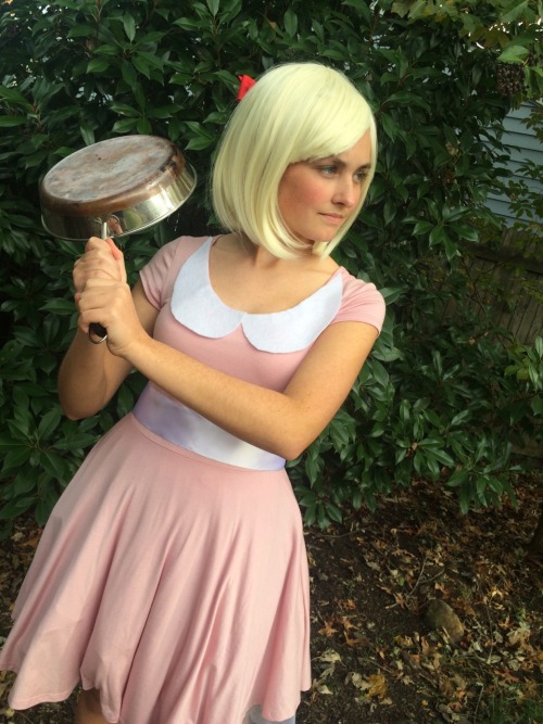 tonyandonutss:  A few photos from my Paula cosplay last fall!   Sorry about the terrible quality, I 