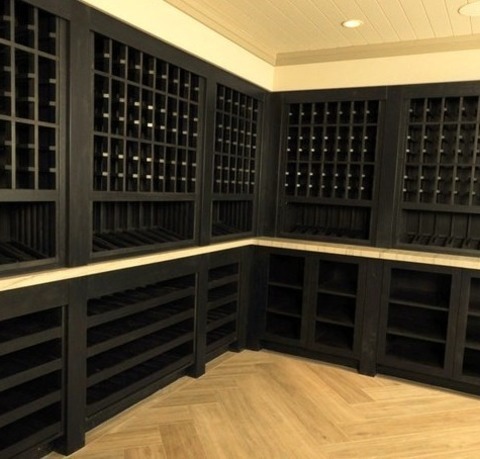 Medium - Wine Cellar Ideas For Remodeling A Medium-sized Farmhouse Wine Cellar With A Concrete Floor