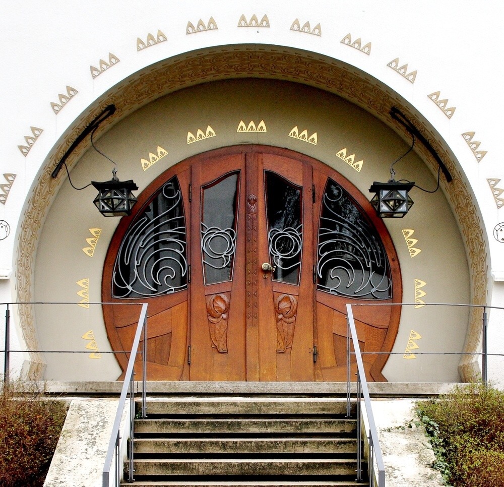 lostprofile:ART NOUVEAU PORTALS1. Salvador Valeri i Pupurull, Casa Comalat, 1911, Barcelona, Diagonal 442D; 2. Josef Maria Olbrich, Glücherthhaus, 1901, Darmstadt, Mathildehöhe; 3. Gottardo Gussoni, Casa dei Draghi, 1918/20, Torino, Corso Francia 23;