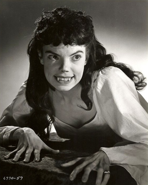 Porn Pics Andree Melly - The Brides of Dracula (1960)