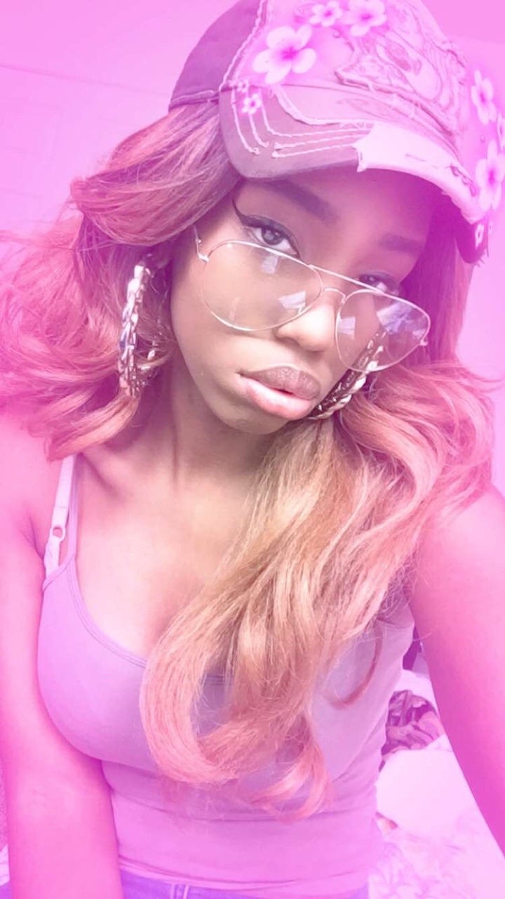 maybe-itdoesntmatterr:  I swear I got a different look everyday. I’m a wanderer🙎🏽✨💖